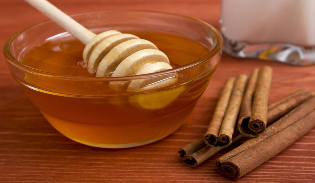 العسل والقرفة